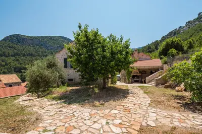 Pogled na planine ili pogled na planine iz vila
