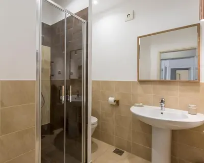 Kupaonica u objektu Zlatni Bol Apartments