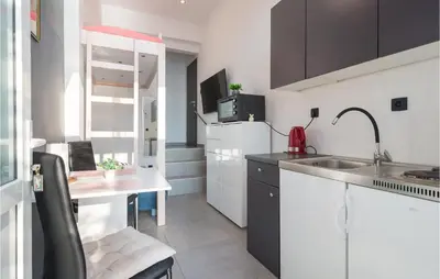 Kuhinja ili čajna kuhinja u objektu Stunning Apartment In Krilo Jesenice With Wifi