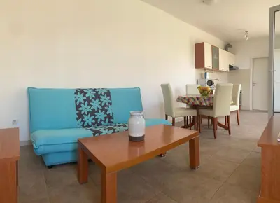 Kuhinja ili čajna kuhinja u objektu Apartments Sunspot 2