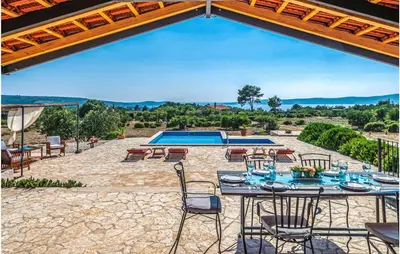 Bazen u objektu Lovely Home In Sutivan ili u blizini