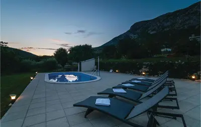 Pogled na planine ili pogled na planine iz vikendica