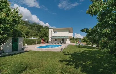 Bazen u objektu Holiday Home Gata 15 ili u blizini