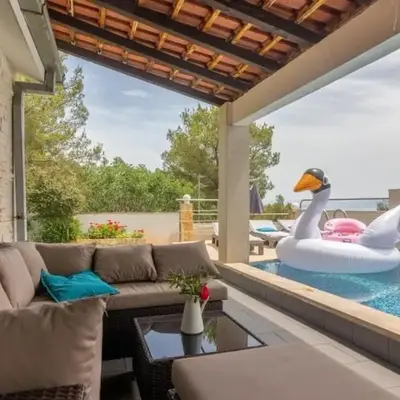 Secluded house with seawater pool