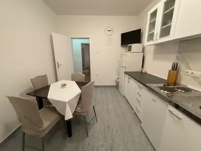 Kuhinja ili čajna kuhinja u objektu Apartments TOM