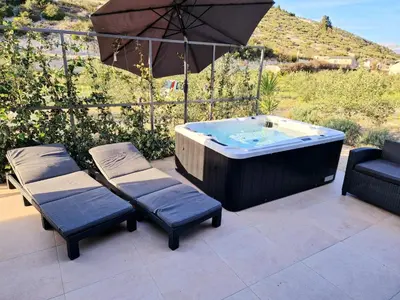 Pogled na planine ili pogled na planine iz vikendica