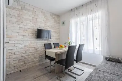 TV i/ili zabavni centar u objektu Riva Apartments Villa Thalia - Milna, Brač