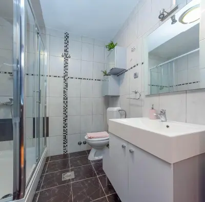 Kupaonica u objektu Stunning sea view apartment Ani