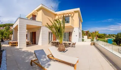 Bazen u objektu Incredibly Indulgent Hvar West Villa 5 Bedrooms Villa West Eternal ili u blizini
