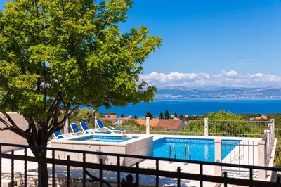 Bazen u objektu VILLA AGAPE - Three bedroom villa on 15k m2 olive grove - Incredible 360 view - Free parking - Private pool and jacuzzi ili u blizini