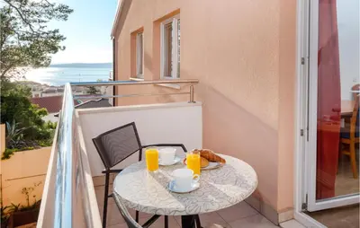 Pića u objektu Lovely Apartment In Baska Voda