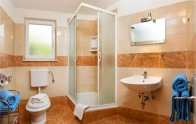 Kupaonica u objektu Lovely Apartment In Baska Voda