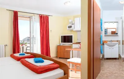 TV i/ili zabavni centar u objektu Lovely Apartment In Baska Voda