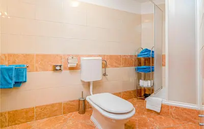 Kupaonica u objektu Beach Front Apartment In Baska Voda