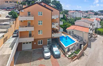 Bazen u objektu Awesome Apartment In Baska Voda ili u blizini