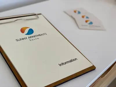 Certifikat, nagrada, logo ili neki drugi dokument izložen u objektu Sunny Apartments