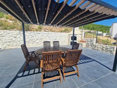Popločani dio dvorišta ili vanjski dio objekta Villa Lea with a beautiful view and swimming pool