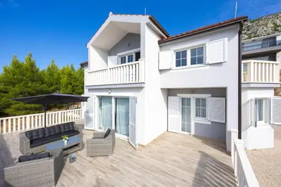 Balkon ili terasa u objektu Villa Lea with a beautiful view and swimming pool