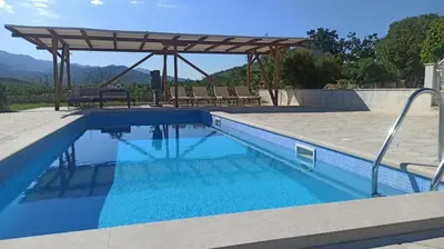 Bazen u objektu Holiday House Mila ili u blizini