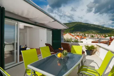 Pogled na planine ili pogled na planine iz vila
