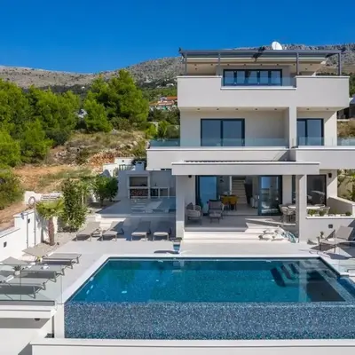 Luxury 5-bedroom villa Princess Korina with heated pool