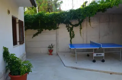 Stolni tenis u objektu Holiday Villa in Omiš ili u blizini