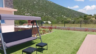Pogled na planine ili pogled na planine iz vila