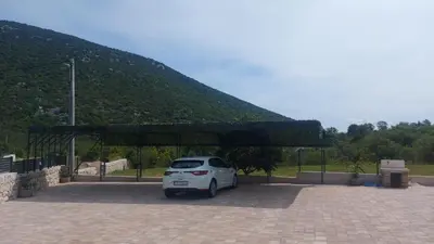 Pogled na planine ili pogled na planine iz vila