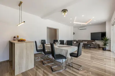 TV i/ili zabavni centar u objektu Villa Sky D 9&1 with tennis court and heated pool