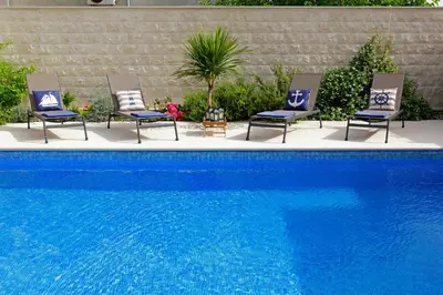 Bazen u objektu Villa Sania ili u blizini