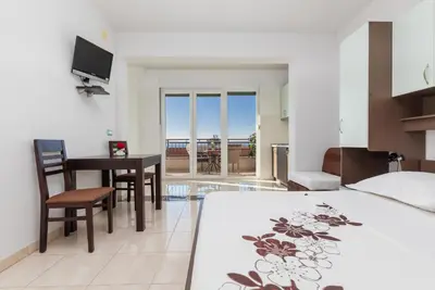 Krevet ili kreveti u jedinici u objektu Apartments with parking space Makarska - 22017