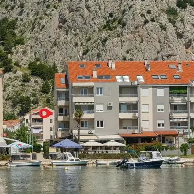 3 Bedroom Nice Apartment In Omis