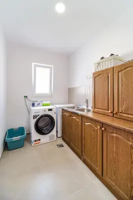Kuhinja ili čajna kuhinja u objektu Holiday Home Villa Renesansa by Interhome