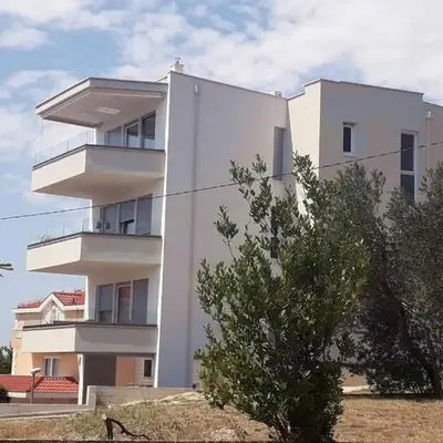 Apartments with parking space Promajna