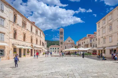 Pogled na planine ili pogled na planine iz vila
