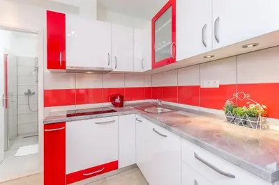 Kuhinja ili čajna kuhinja u objektu Apartmani Nona 2