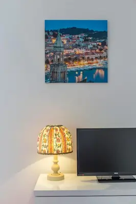 TV i/ili zabavni centar u objektu Apartmani Nona 2