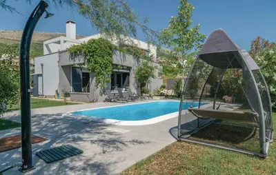 Bazen u objektu Villa Beganovic with private heated pool ili u blizini