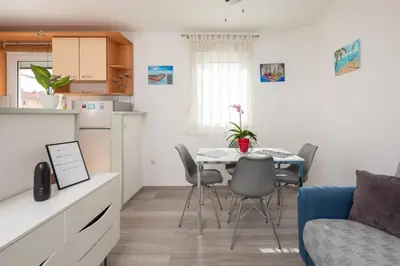 Kuhinja ili čajna kuhinja u objektu West Side Apartment