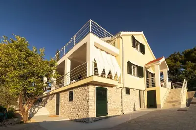 Zgrada u kojoj se nalazi vila