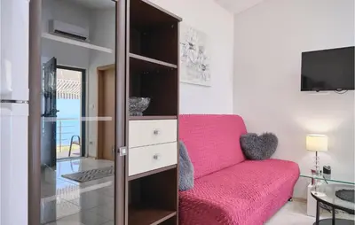 TV i/ili zabavni centar u objektu Nice Home In Podstrana