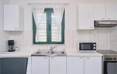 Kuhinja ili čajna kuhinja u objektu Nice Home In Podstrana