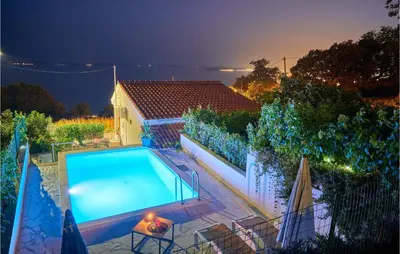 Bazen u objektu Nice Home In Podstrana ili u blizini