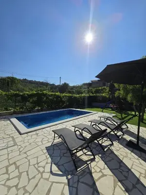 Bazen u objektu Apartment Dawn- cozy apartment with private pool near Omiš ili u blizini