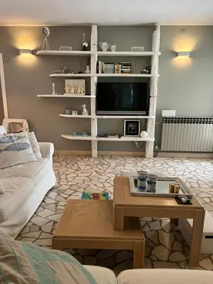 TV i/ili zabavni centar u objektu Great 4-bedroom villa w heated eco pool