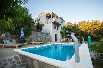 Bazen u objektu Holiday home in Omis with terrace, air conditioning, WiFi, washing machine 5202-1 ili u blizini