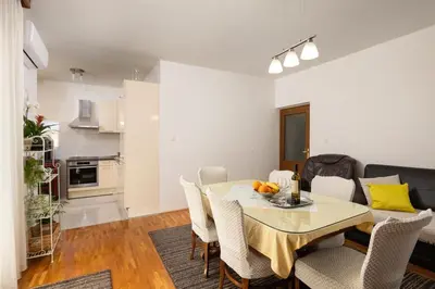 Kuhinja ili čajna kuhinja u objektu Coastal Comfort Apartment