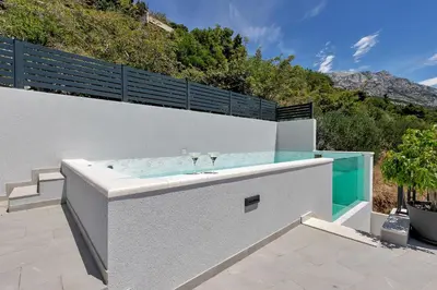 Pogled na planine ili pogled na planine iz vila