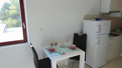 Kuhinja ili čajna kuhinja u objektu Kiki's Haven by Villa Kristonia
