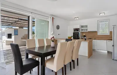 Kuhinja ili čajna kuhinja u objektu 3 bedroom apartment with private pool